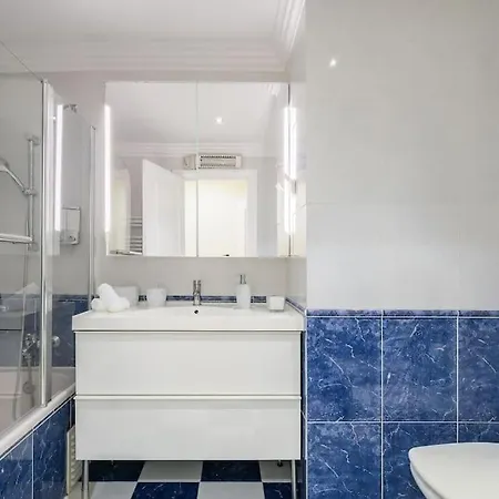3 Bedroom In Parede, Minutes From