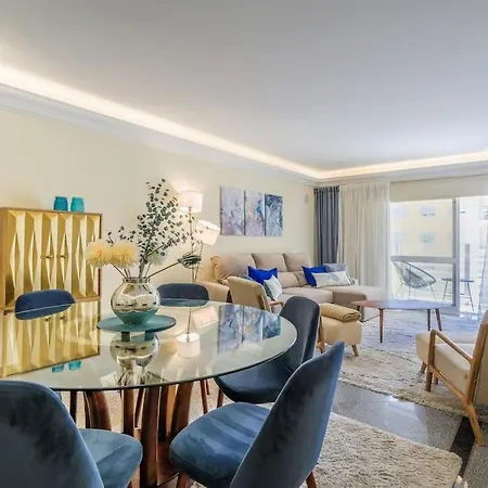 3 Bedroom In Parede, Minutes From Daire *