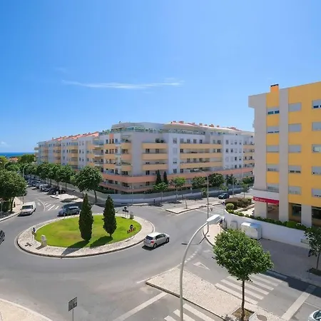 3 Bedroom In Parede, Minutes From Daire