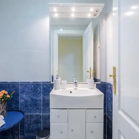 3 Bedroom In Parede, Minutes From Daire *