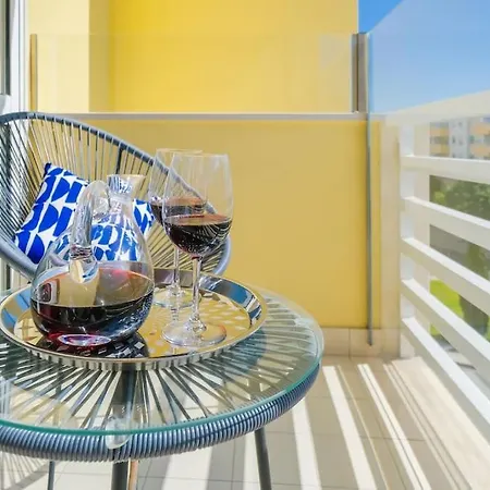 3 Bedroom In Parede, Minutes From *