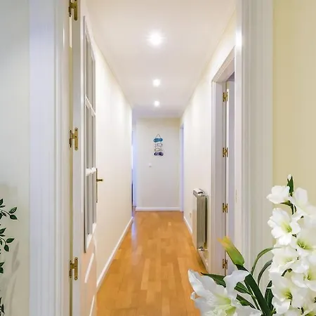 3 Bedroom In Parede, Minutes From *